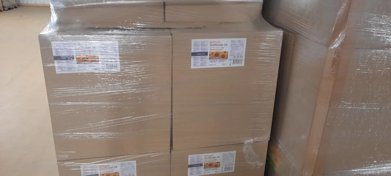 Sunflower oil bottles packed into boxes by 2